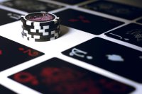 De geschiedenis en evolutie van poker in casino's